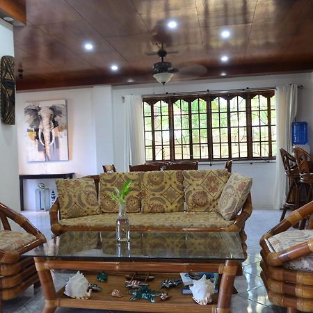 Private Beachfront Accommodation With Ocean View And Direct Reef Access Moalboal Buitenkant foto